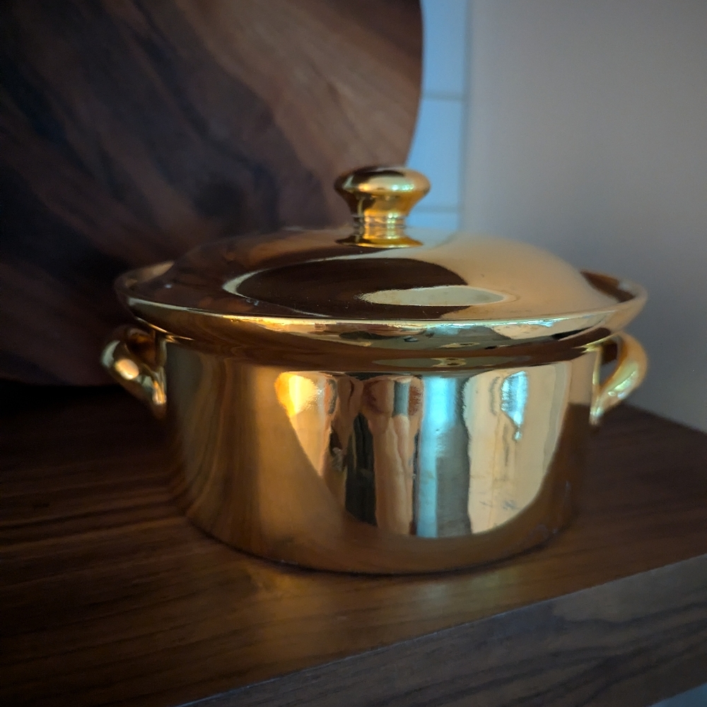 Vintage Hall Golden Globe Carbone covered casserole